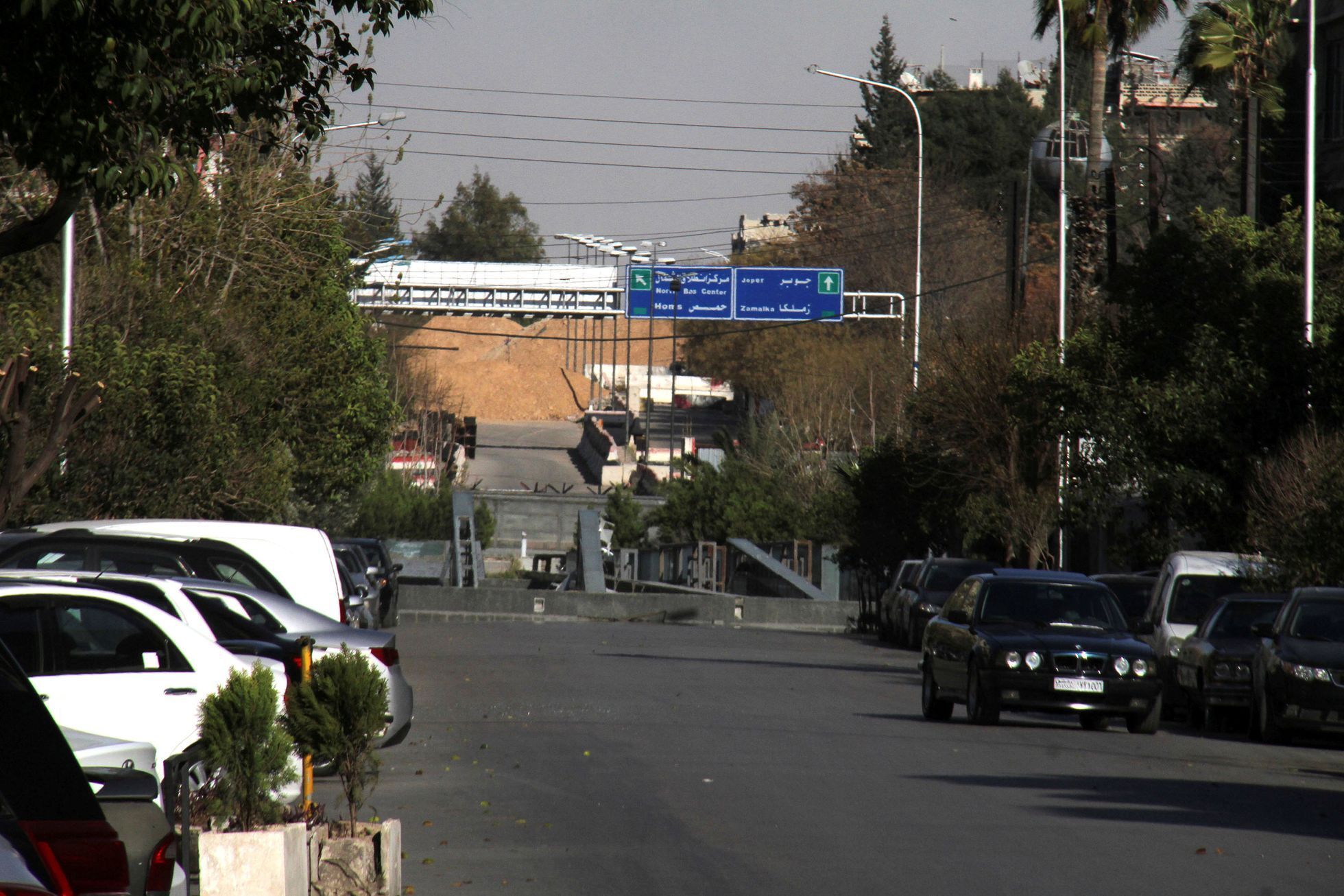 Cedule na východě Damašku ukazuje směr do čtvrti Džobár.