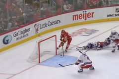 Jak to mohl nedat? NHL v údivu, hvězda selhala před prázdnou bránou