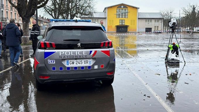 Francouzská policie na místě neštěstí útoku v Mylhúzách, 23. února 2025