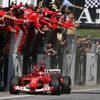 Michael Schumacher a tým Ferrari slaví triumf v GP Rakouska 2003