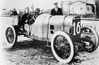 Peugeot se záhy stal autem vítězů. Není moc evropských výrobců, jimž se podařilo v zámoří to, co značce ze Sochaux. Slavný závod Indianapolis 500 za volantem Peugeotu vyhrál Francouz Jules Goux v roce 1913...