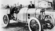 Peugeot se záhy stal autem vítězů. Není moc evropských výrobců, jimž se podařilo v zámoří to, co značce ze Sochaux. Slavný závod Indianapolis 500 za volantem Peugeotu vyhrál Francouz Jules Goux v roce 1913...