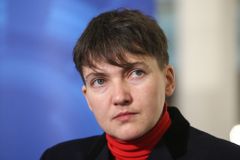 Sebevražedná mise Savčenkové: Je čas ukončit válku na Ukrajině, o zajatcích budu jednat i s čertem