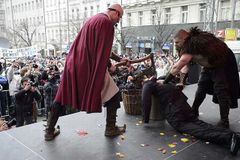 Demisi vlády žádaly stovky lidí, pořadatel čekal tisíce