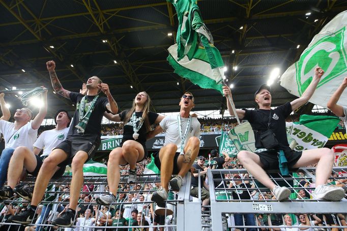 Fanoušci Werderu slaví senzační obrat na stadionu Borussie Dortmund