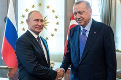 Putin a Erdogan si rozdělují Sýrii: Kurdové dostali šest dnů na stažení od hranic