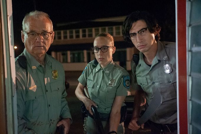 Bill Murray, Chloë Sevigny a Adam Driver ve filmu Mrtví neumírají.