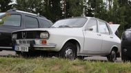 Na parkovištích se nám podařilo nalézt jednu jedinou Dacii 1300, tedy vůz, který se jako licence Renaultu 12 vyráběl od roku 1969 do roku 1983.