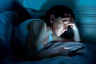 Za špatný spánek nemůže jen modré světlo z displejů. Vědci objevili i jiná záření