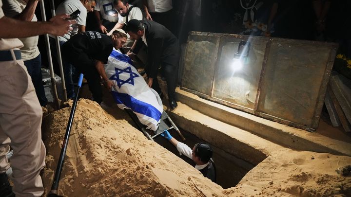 Hamás hledá těla rukojmích. Do Pásma Gazy y vstoupil egyptský tým; Zdroj foto: Reuters