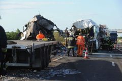 Český autobus se srazil v Maďarsku s kamionem, 2 mrtví