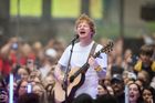 Koncerty Eda Sheerana vidělo o víkendu na hradeckém letišti téměř 100 tisíc lidí