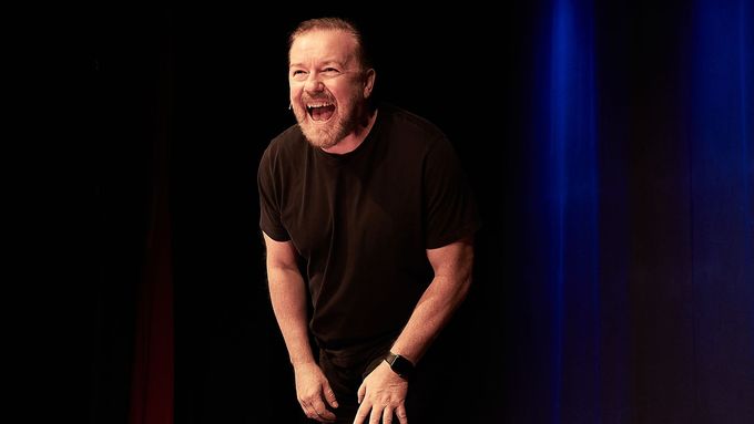 Rickymu Gervaisovi kritici vyčítají, že se jeho dnešní humor hodí spíš na dětské hřiště.