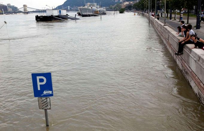 Parkování pro vodnky... Budapešť, 7. června.