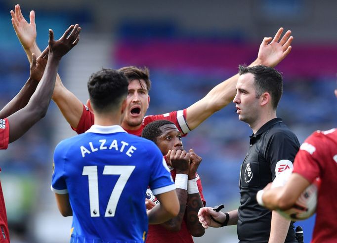 Harry Maguire and Fred z Manchesteru se dožadují penatly ve prospěch svého týmu