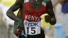 Vítěz maratonského běhu na MS v atletice v japonské Ósace Keňan Luke Kibet.