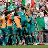 Radost fotbalistů Mexika ve finálovém utkání s Brazílií ve finále OH