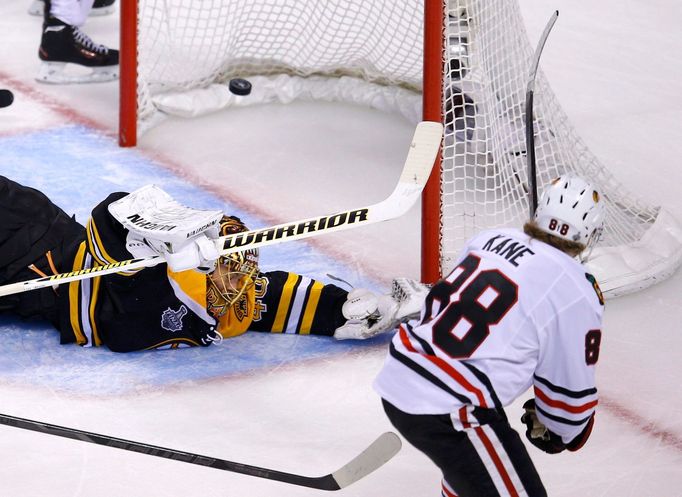 Čtvrtý zápas finále Stanley Cupu: Boston Bruinss - Chicago Blackhawks