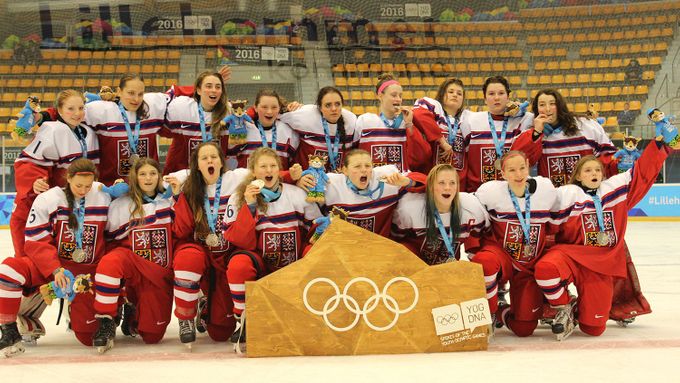 České hokejistky vybojovaly stříbrné medaile na Olympijských hrách mládeže v Norsku
