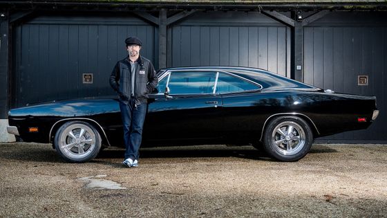 Britský hudebník a sběratel Jay Kay a jím nabízený Dodge Charger R/T 440 Magnum z roku 1968.