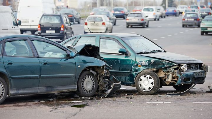 Nezaviněná nehoda a oči pro pláč. Starší auto nepojistíte na cenu, kterou pro vás má; Zdroj foto: Shutterstock