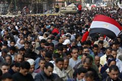 V Egyptě soudí exministra vnitra za střelbu do lidí