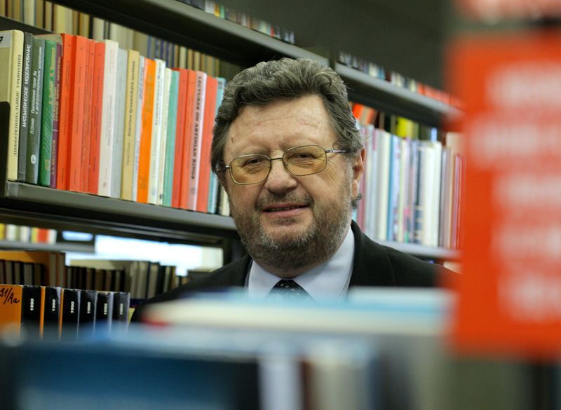 Profesor Milan Mareš