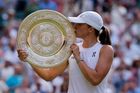 Brutální finále. Šwiateková rozdala soupeřce dva kanáry a má první titul z Wimbledonu