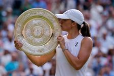 Brutální finále. Šwiateková rozdala soupeřce dva kanáry a má první titul z Wimbledonu