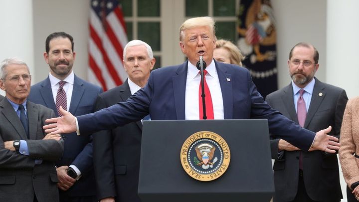 Americký Senát schválil rekordní podporu ekonomice kvůli koronaviru