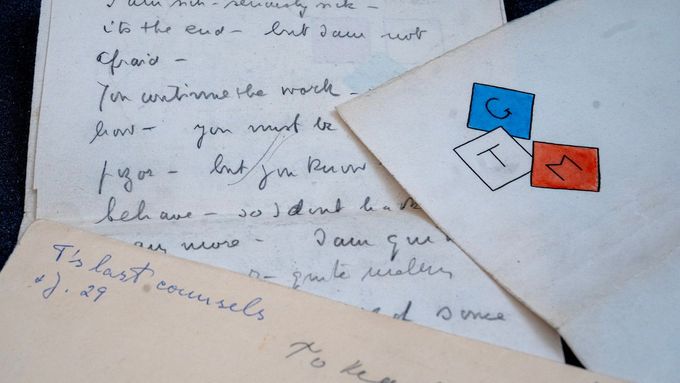 Obálka s posledními slovy československého prezidenta Tomáše Garrigua Masaryka je až do pátku 24. října vystavena v Národním archivu na pražském Chodovci.