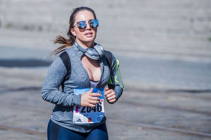 Účastnice jubilejního 25. ročníku slavného Volkswagen Maratonu Praha. Využila před závodem novou aplikaci Neurun?