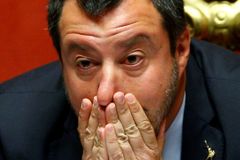 Jak Italové nevydali Okamurova kamaráda Salviniho