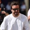 Fernando Alonso, Aston Martin přichází do paddocku před VC Abú Zabí formule 1
