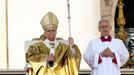 Kromě něho svatořečil papež také dalšího Itala Piera Giorgia Frassatiho, který odmalička pomáhal chudým a nemocným.