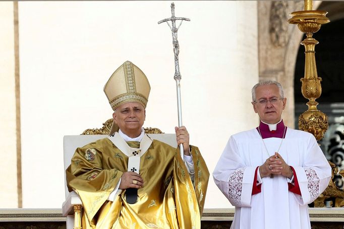Kromě něho svatořečil papež také dalšího Itala Piera Giorgia Frassatiho, který odmalička pomáhal chudým a nemocným.