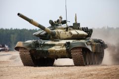 Prodám ruský tank, žertovali Ukrajinci v internetové aukci. Lákali na válečnou kořist