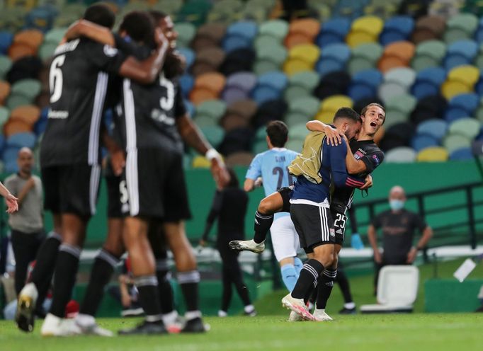 Manchester City - Olympique Lyon. Francouzský tým nehraje jen o trofej, ale i o možnost zahrát si v příští sezoně evropské poháry. Tu mu zajistí jen postup do finále.