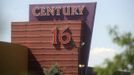 The Century 16 Theater in Aurora, Colorado is pictured following an overnight shooting that killed 12 people at a midnight premiere of the new "Batman" movie in a suburb of Denver on July 20, 2012. A total of 71 people were shot in Friday's rampage at a Denver-area movie theater that has left 12 people dead, the local police chief said. The suspect, identified by police as James Eagan Holmes, 24, also booby-trapped his Aurora apartment with sophisticated explosives, creating a hazard for law-enforcement and bomb squad officers who swarmed to the scene. REUTERS/Evan Semon (UNITED STATES - Tags: CRIME LAW SOCIETY) Published: Čec. 20, 2012, 9:04 odp.