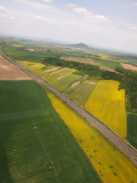 Let vrtulníkem Robinson R44 kolem hory Říp