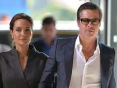 Brad Pitt se svou exmanželkou Angelinou Jolie.
