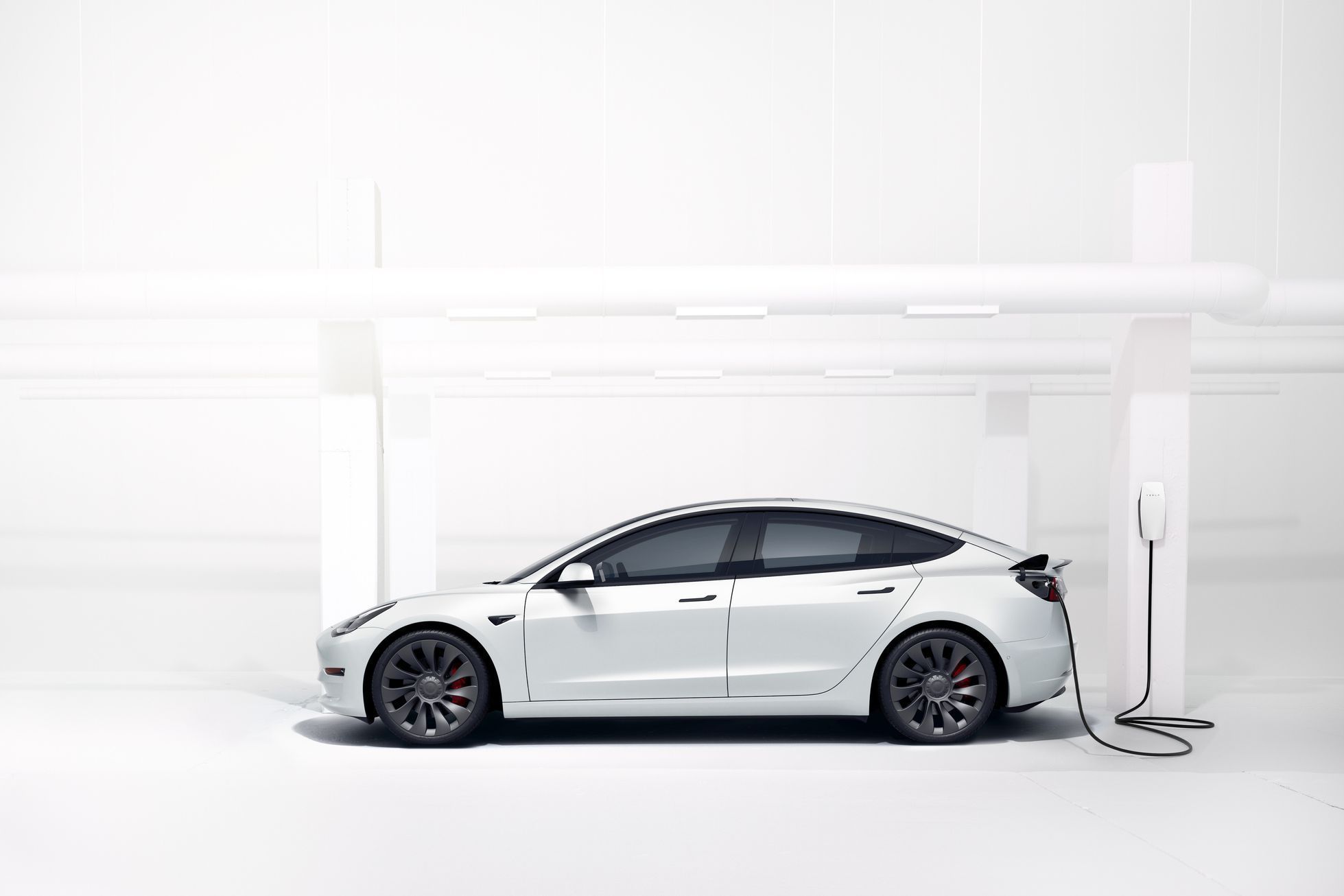 tesla-starts-preparing-model-y-rear-wheel-drive-deliveries-amid-drop-in