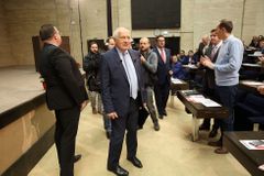 Vláda důvěru nedostane, ale možná má Babiš v Parlamentu byznysové dohody, myslí si exprezident Klaus