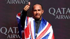 Pilot Mercedesu Lewis Hamilton slaví triumf ve VC Británie formule 1 2024