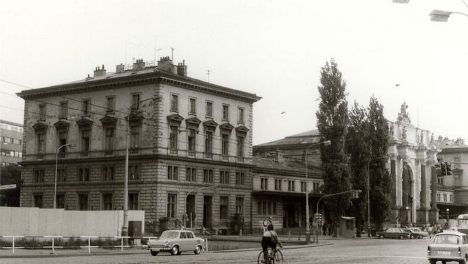 Prohlédněte si: před 40 lety zavřeli nádraží Těšnov a pak ho odstřelili