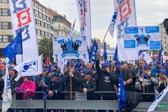 V centru Prahy demonstrovali odboráři. Bojujeme proti chudobě, hlásal Středula