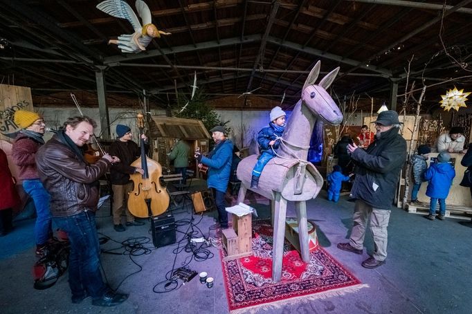 Snímek z Imaginární krajiny bratří Formanů.