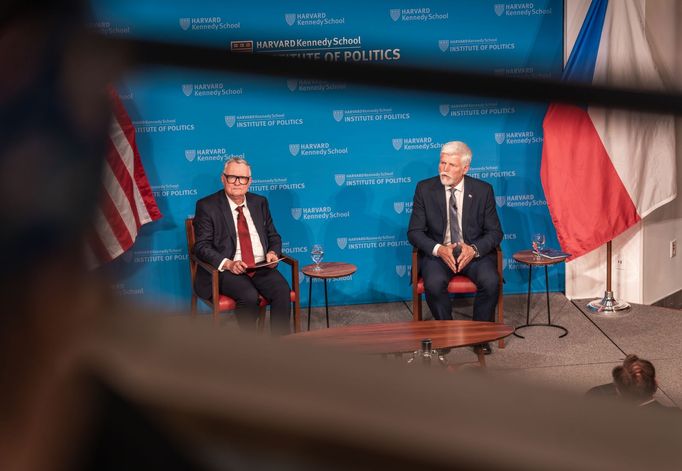 Prezident Petr Pavel vystoupil se svou přednáškou na Harvardu, jedné z nejprestižnějších univerzit světa. Čeští studenti si pro hlavu státu nachystali malé překvapení.