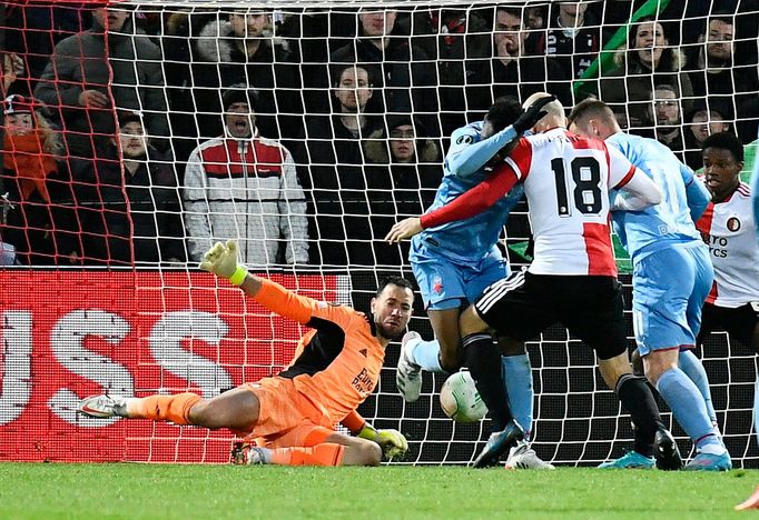 Ibrahim Traoré dává třetí gól v prvním čtvrtfinále Evropské konferenční ligy Feyenoord - Slavia