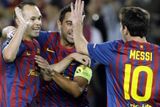 A tady je další trumf Lionela Messiho. Svatá trojice Barcelony. Nemůžete bránit jen jednoho hráče, protože další dva - Iniesta a Xavi, jsou neméně tak dobří.